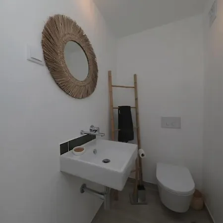 Дом отдыха Bougainvillea House *