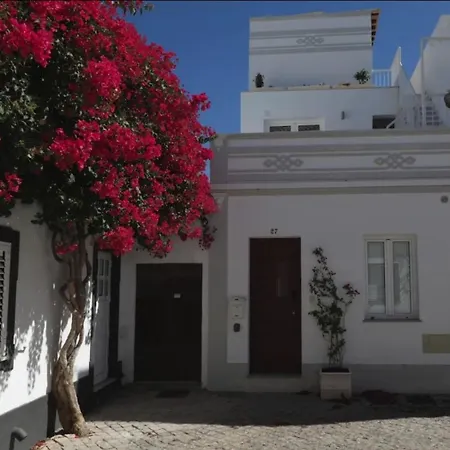 Дом отдыха Bougainvillea House *