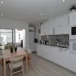 Bougainvillea House * タヴィラ